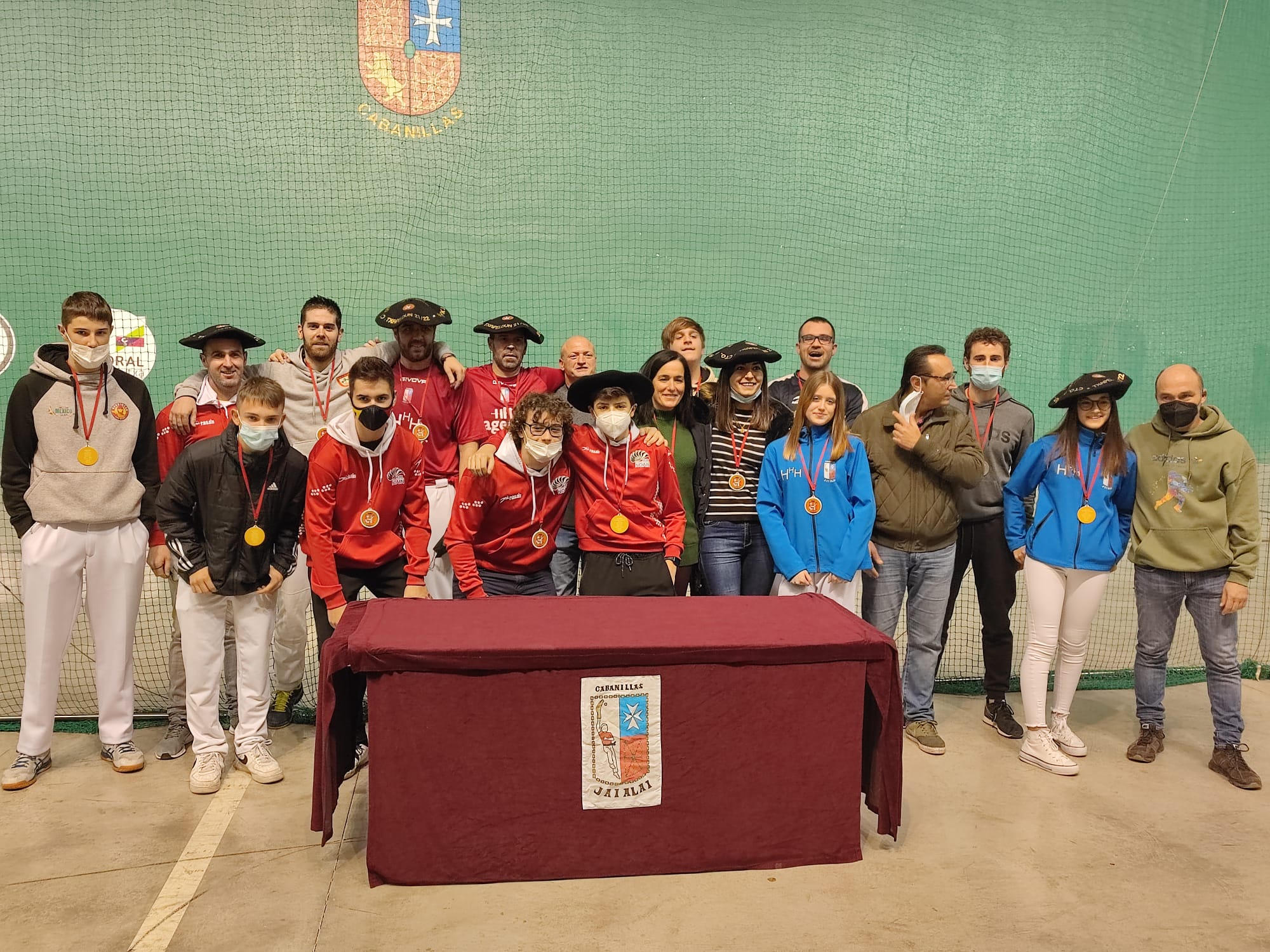 CABANILLAS TXAPELDUN EN EL ABSOLUTO MASCULINO Y FEMENINO.